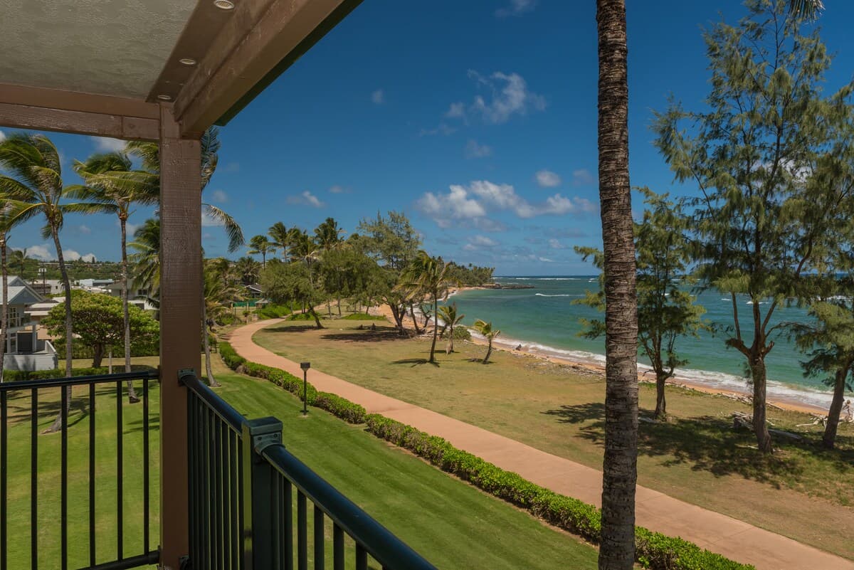 Condo in Kapaa · ★4.89 · 1 bedroom · 2 beds · 1 private bath - Photo 3