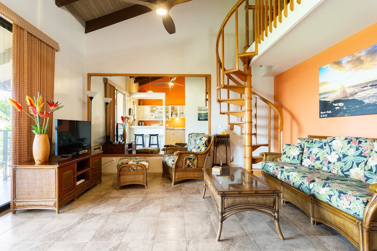 Condo in Kailua-Kona · ★4.86 · 2 bedrooms · 2 beds · 1 bath - Photo 1