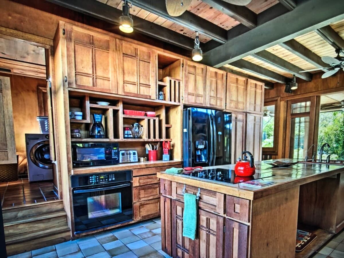 Home in Kailua-Kona · ★4.98 · 4 bedrooms · 4 beds · 3.5 baths - Photo 5
