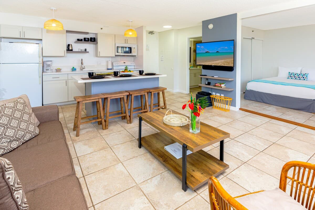 Condo in Honolulu · ★4.84 · 1 bedroom · 3 beds · 1 private bath - Photo 5