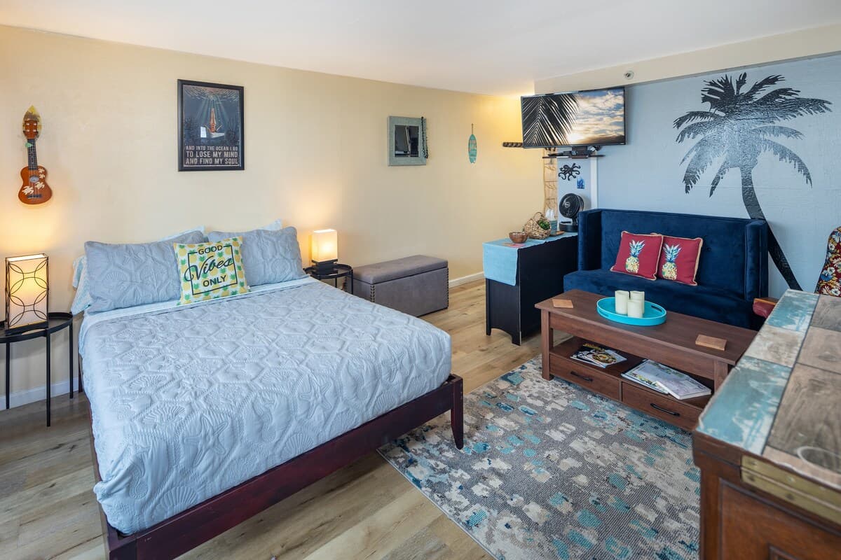 Condo in Honolulu · ★4.9 · Studio · 1 bed · 1 private bath - Photo 1