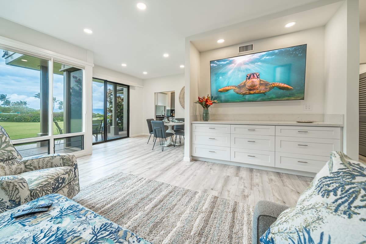 Best Location in Kapalua, walk to beach, spacious - Photo 2