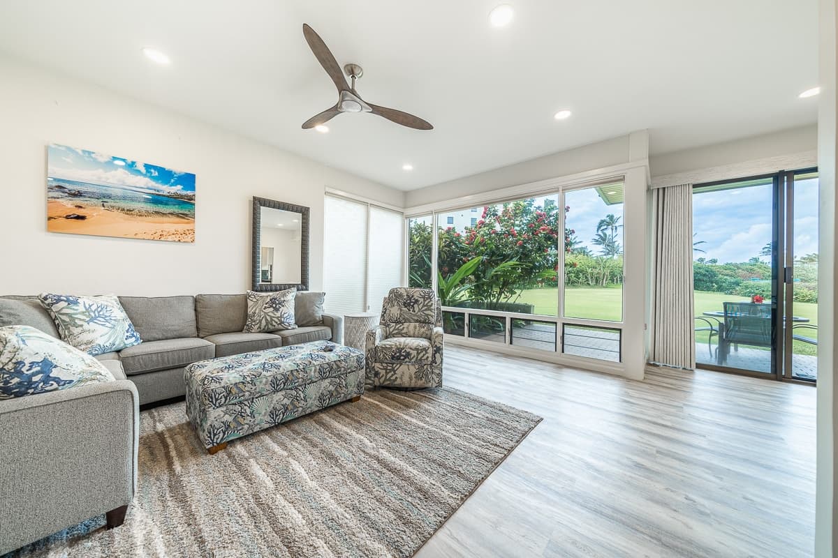 Best Location in Kapalua, walk to beach, spacious - Photo 3