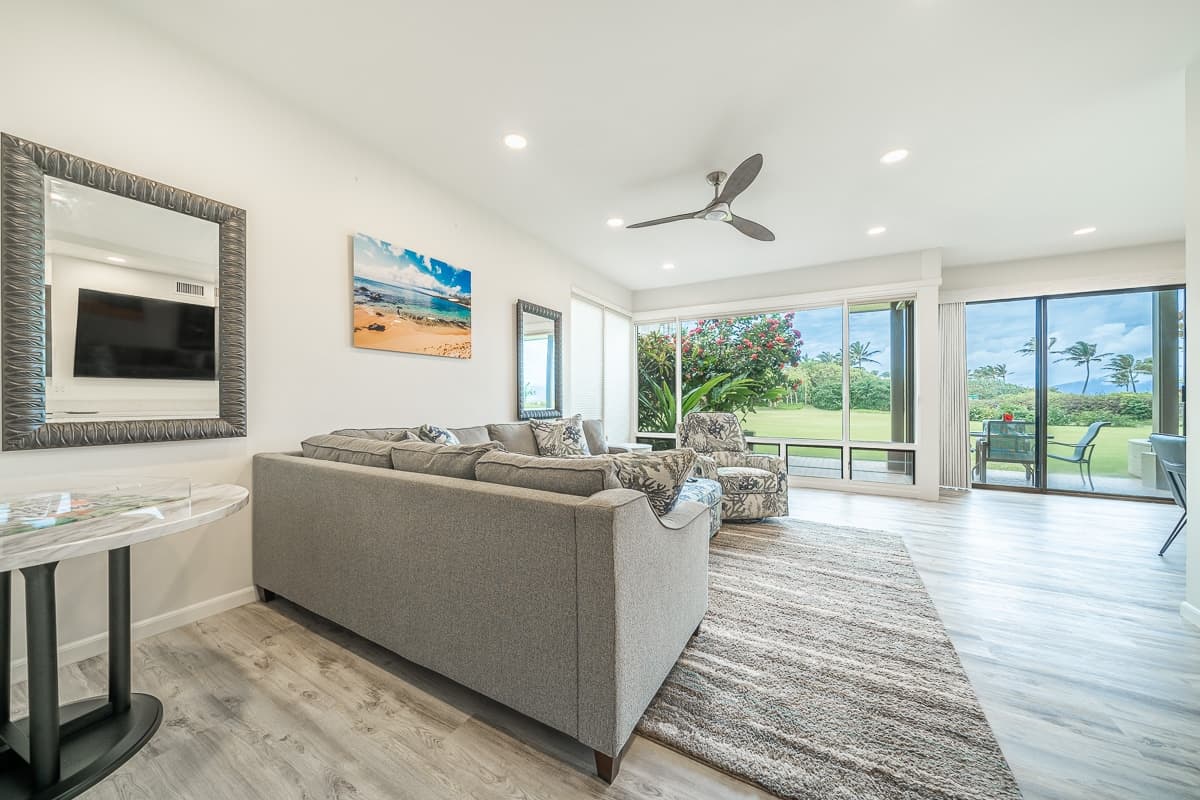 Best Location in Kapalua, walk to beach, spacious - Photo 4