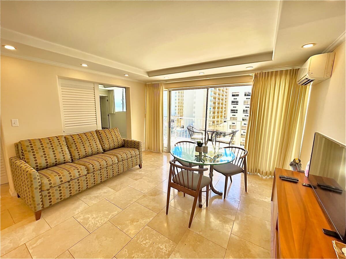 2 min to the Beach! Free Parking/AC/Washer/Dryer - Photo 2