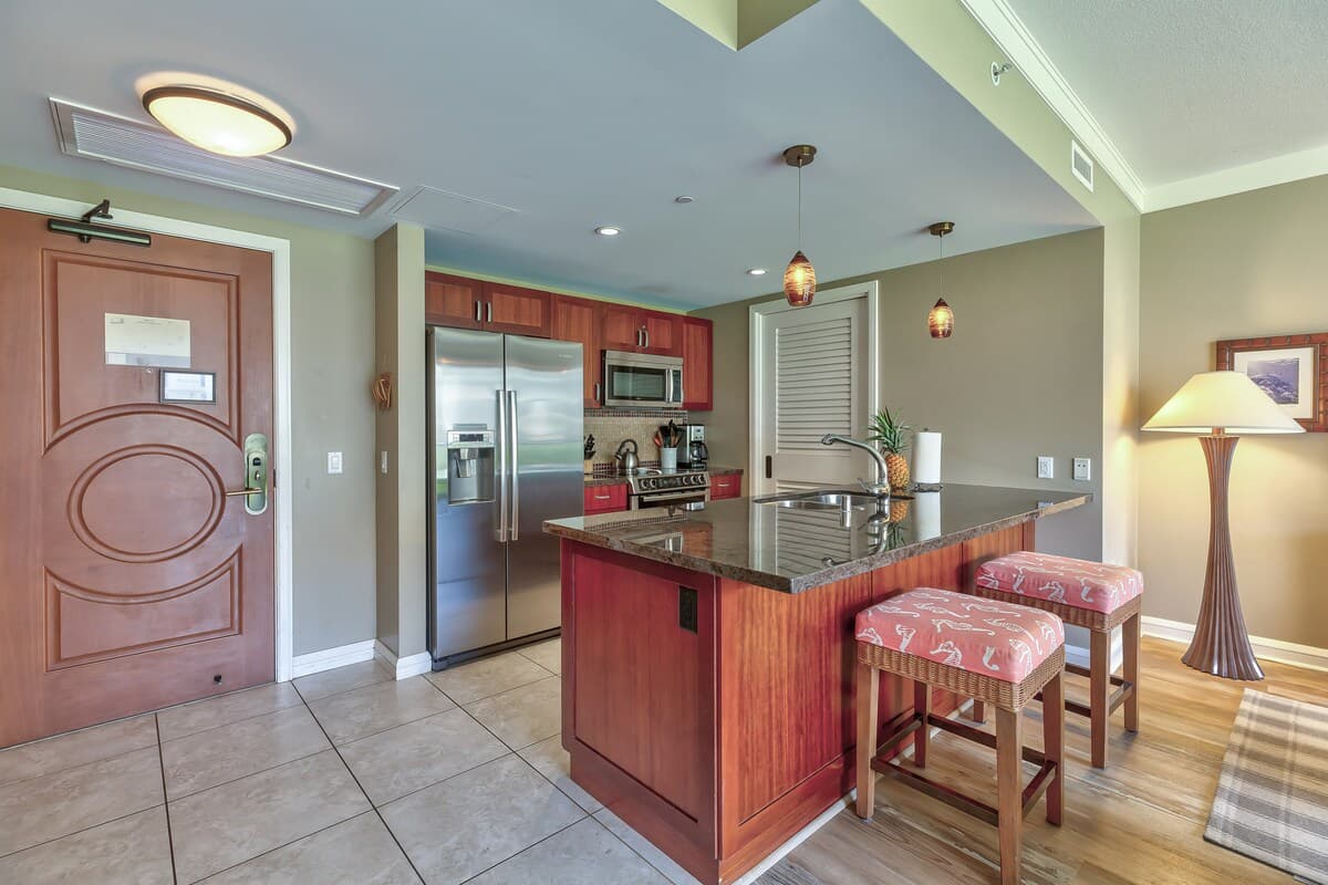 Condo in Lahaina · ★4.75 · 3 bedrooms · 5 beds · 3 baths - Photo 1