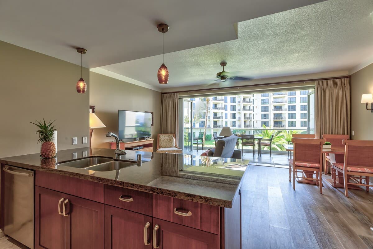 Condo in Lahaina · ★4.75 · 3 bedrooms · 5 beds · 3 baths - Photo 4
