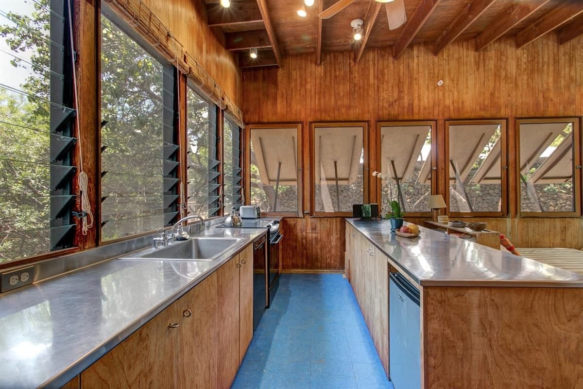 Home in Waimea · ★4.9 · 5 bedrooms · 7 beds · 3.5 baths - Photo 5