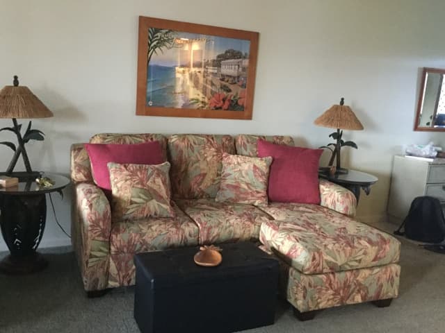 Condo in Lahaina · ★4.96 · 1 bedroom · 2 beds · 1 private bath - Photo 2