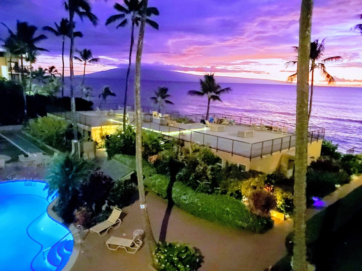Condo in Lahaina · ★4.96 · 1 bedroom · 2 beds · 1 private bath - Photo 3