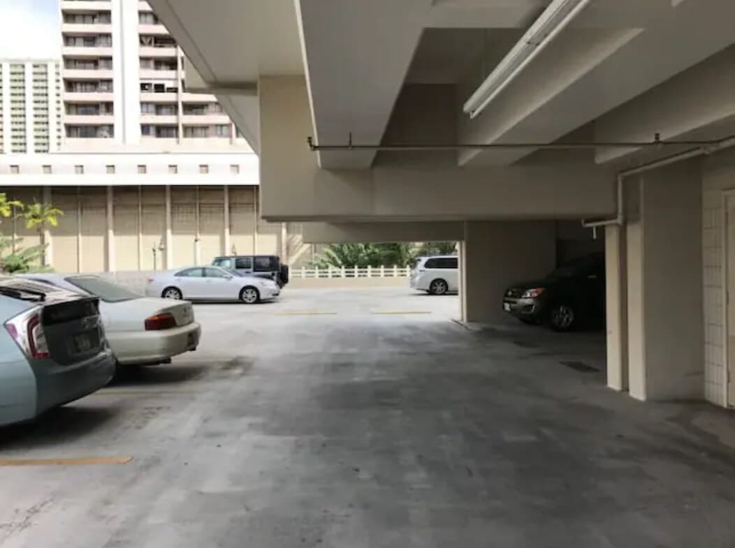 Heart of Waikiki walk to Beach with Parking & Pool - Photo 3
