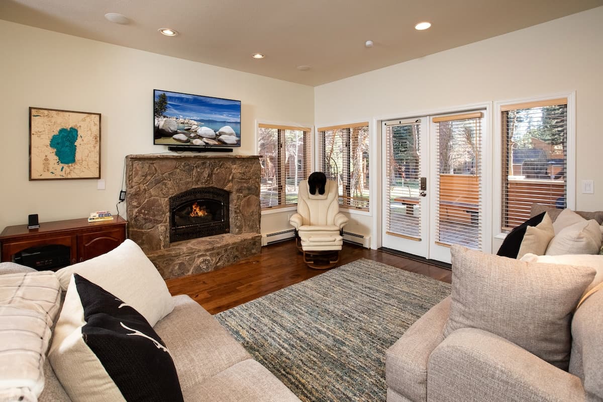 Townhouse in Incline Village · ★4.95 · 2 bedrooms · 2 beds · 2.5 private baths - Photo 2