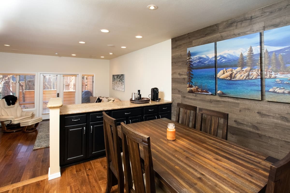 Townhouse in Incline Village · ★4.95 · 2 bedrooms · 2 beds · 2.5 private baths - Photo 5