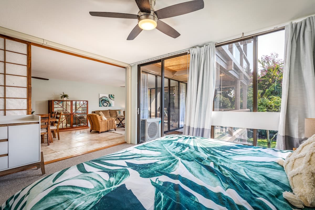 Condo in Kailua-Kona · ★4.8 · 2 bedrooms · 3 beds · 2 private baths - Photo 2