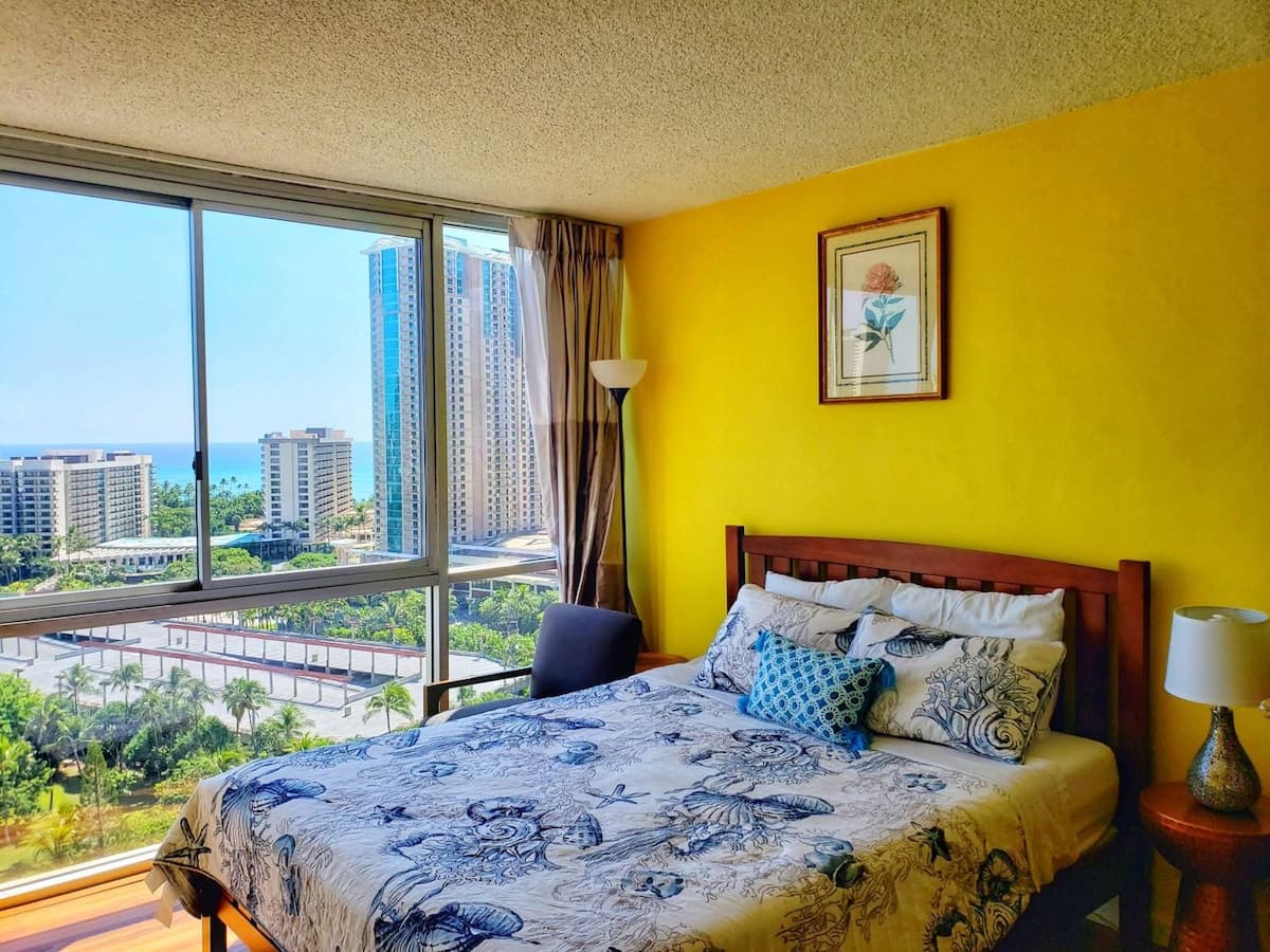 Condo in Honolulu · ★4.9 · 1 bedroom · 1 bed · 1 private bath - Photo 4