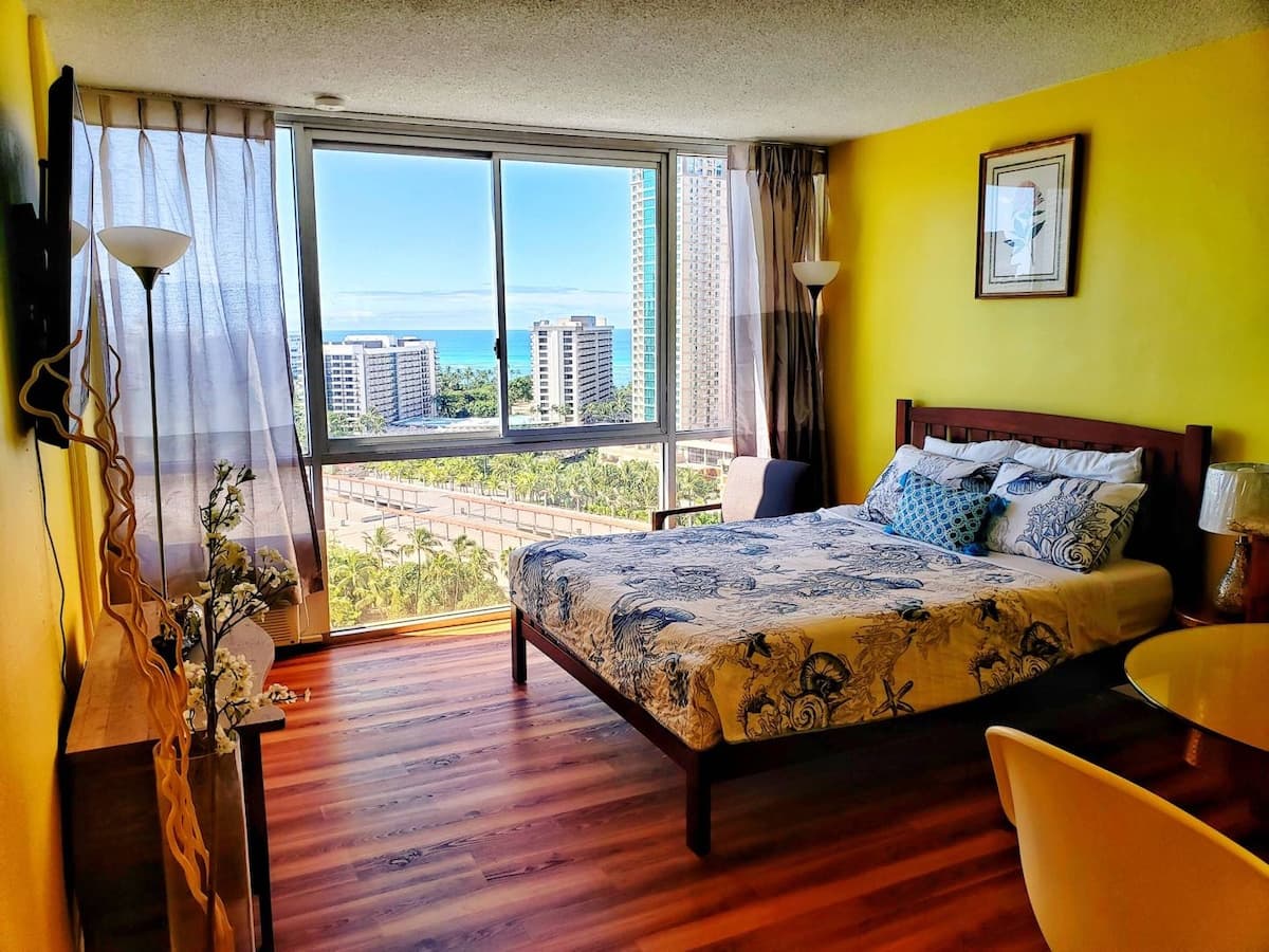 Condo in Honolulu · ★4.9 · 1 bedroom · 1 bed · 1 private bath - Photo 5
