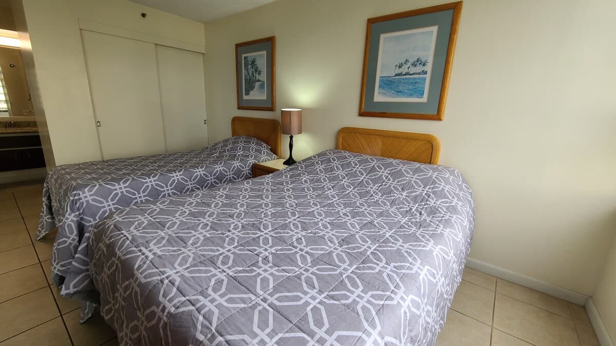 Waikiki 1 BR apartment, only a block to the Beach - Photo 4