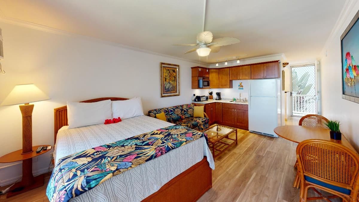 Condo in Kailua-Kona · ★4.89 · 1 bedroom · 2 beds · 1 private bath - Photo 2