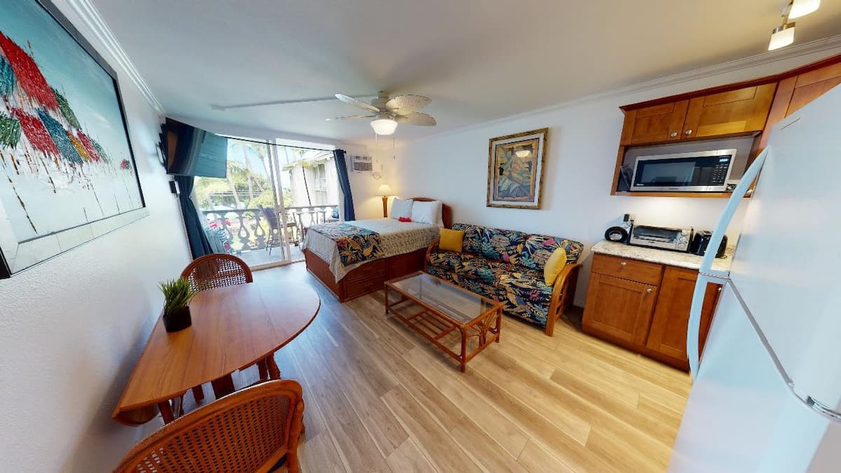 Condo in Kailua-Kona · ★4.89 · 1 bedroom · 2 beds · 1 private bath - Photo 5
