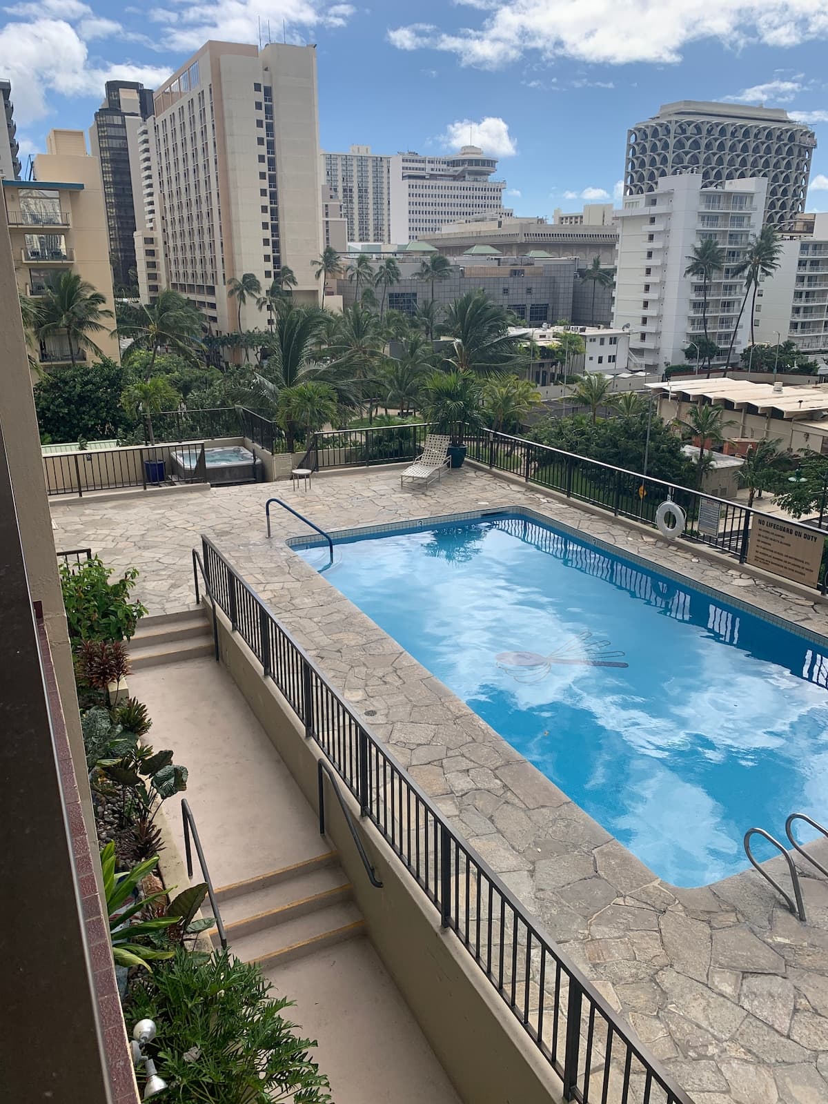 Condo in Honolulu · ★4.93 · 1 bedroom · 3 beds · 1 private bath - Photo 5