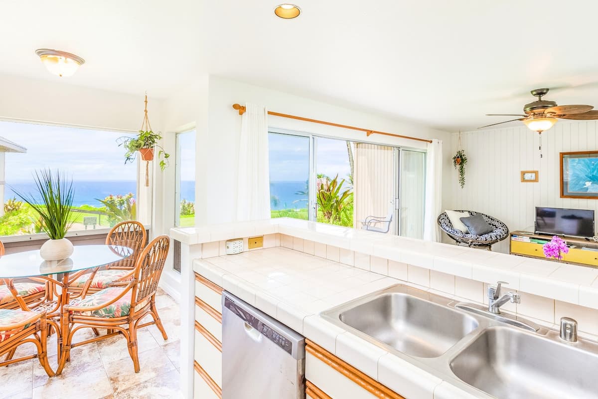 Condo in Princeville · ★4.94 · 1 bedroom · 2 beds · 1 bath - Photo 4