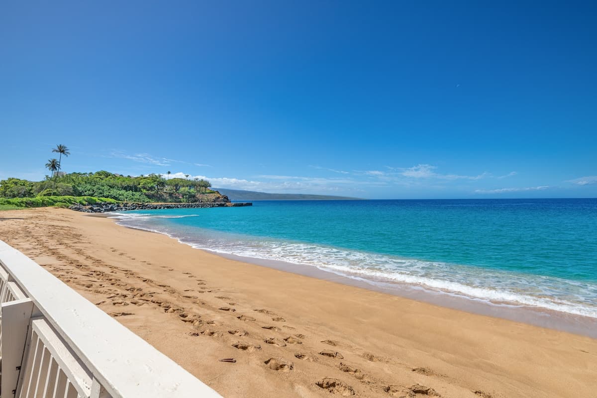 Condo in Lahaina · ★5.0 · Studio · 2 beds · 1 bath - Photo 3