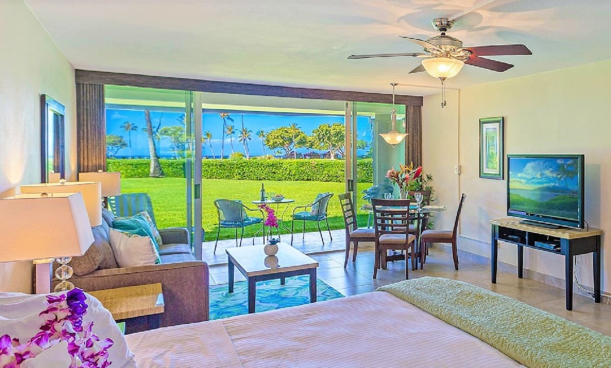 Condo in Lahaina · ★5.0 · Studio · 2 beds · 1 bath - Photo 2