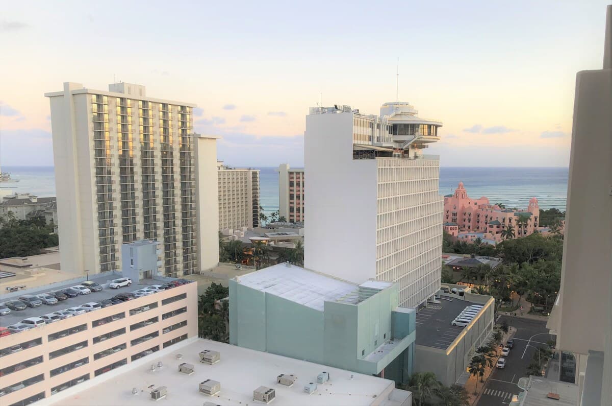 Condo in Honolulu · ★4.63 · Studio · 2 beds · 1 private bath - Photo 3