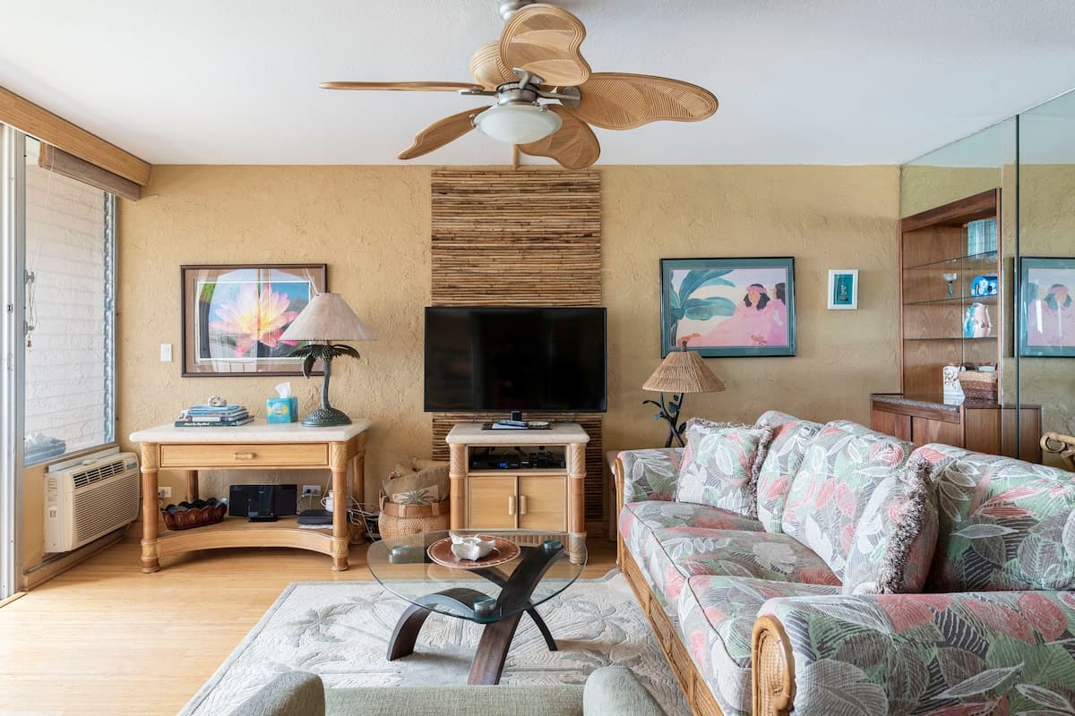 Condo in Wailuku · ★4.92 · 2 bedrooms · 2 beds · 2 baths - Photo 2