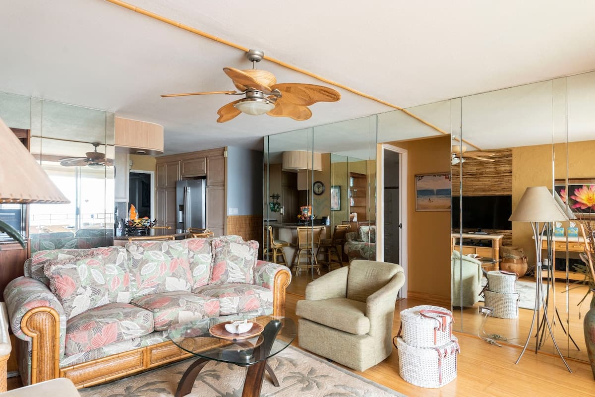 Condo in Wailuku · ★4.92 · 2 bedrooms · 2 beds · 2 baths - Photo 3