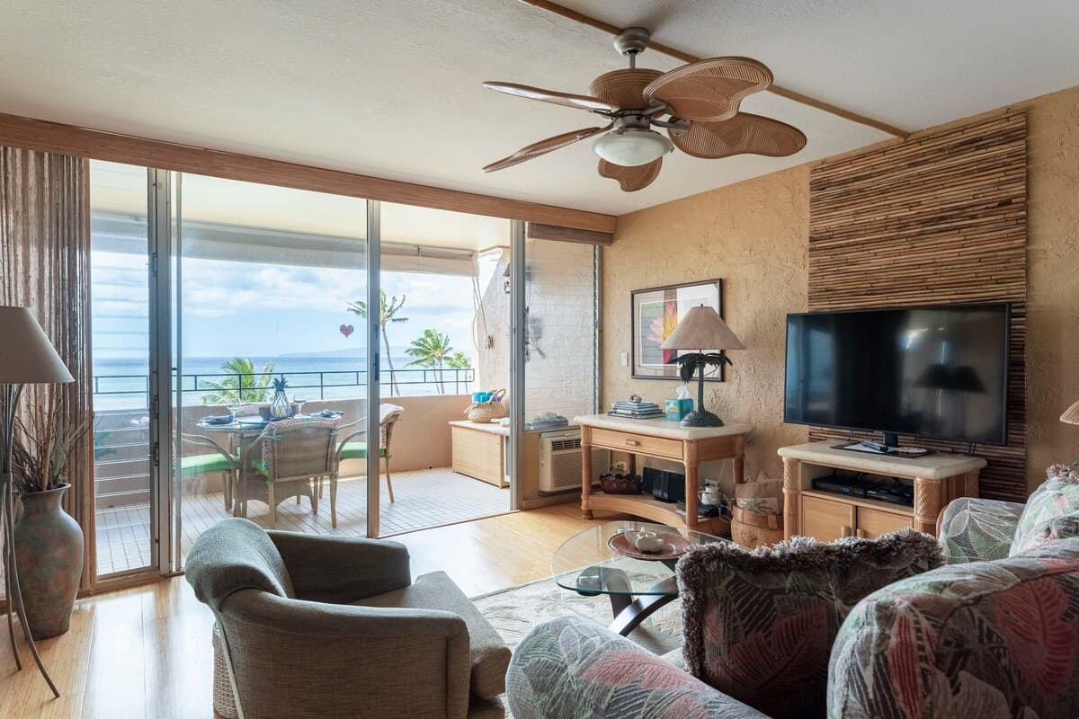 Condo in Wailuku · ★4.92 · 2 bedrooms · 2 beds · 2 baths - Photo 4