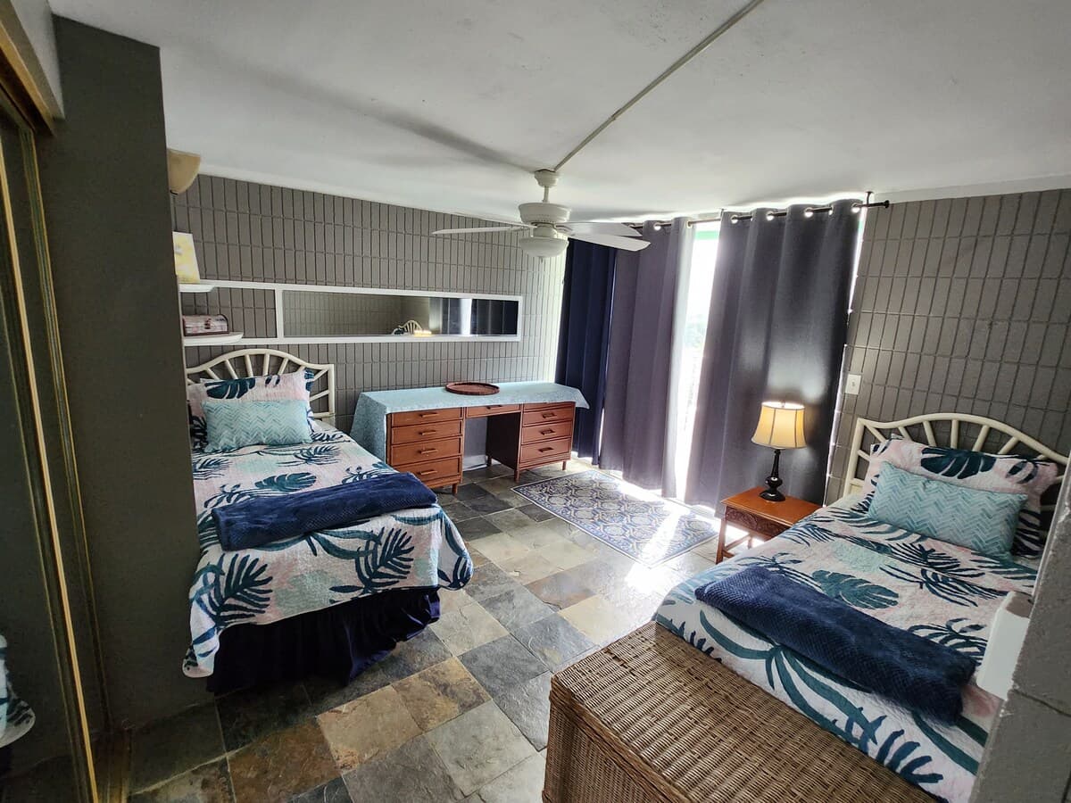 Condo in Hauula · ★4.76 · 3 bedrooms · 4 beds · 2 private baths - Photo 3