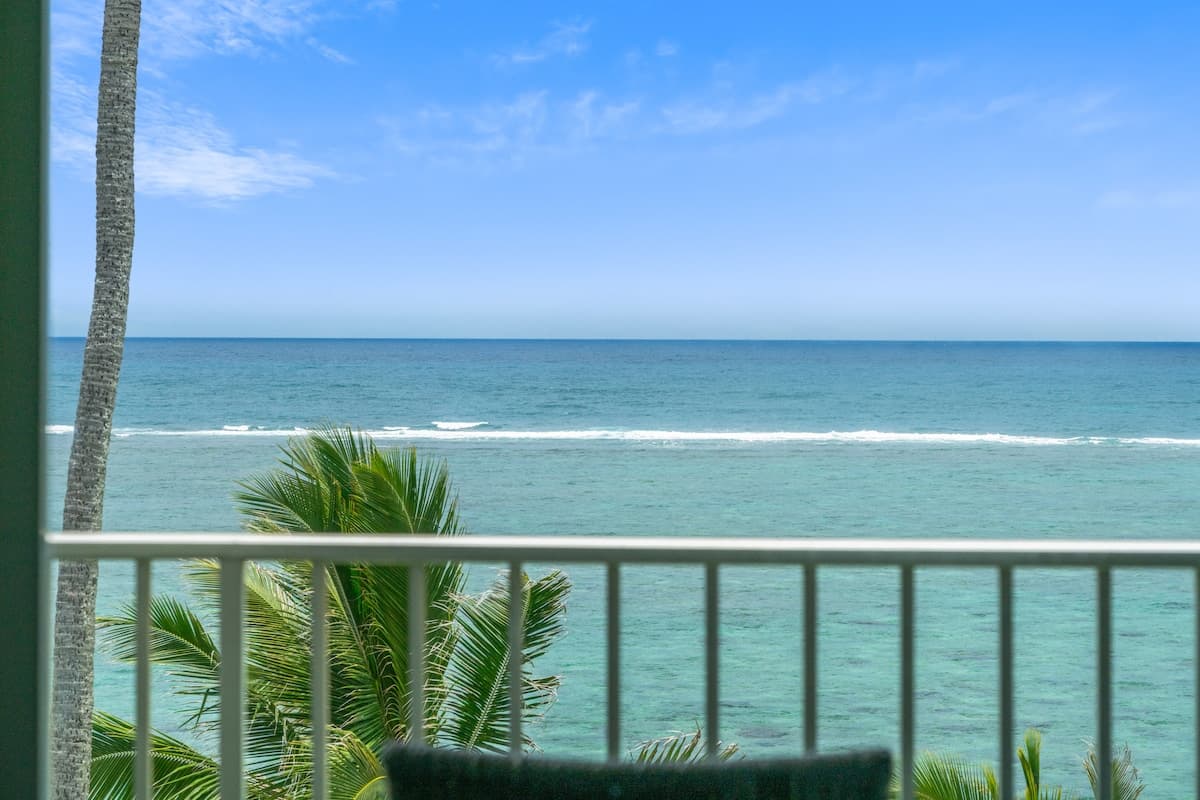 Condo in Hauula · ★4.77 · 1 bedroom · 2 beds · 1 private bath - Photo 5