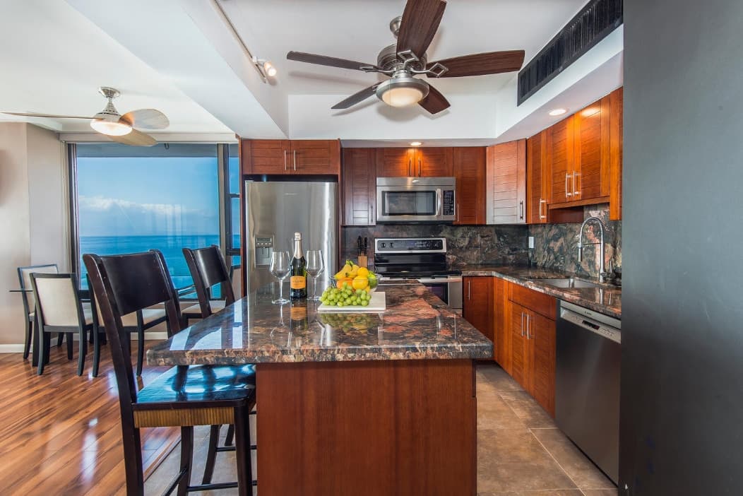 Condo in Lahaina · ★4.83 · 1 bedroom · 2 beds · 1 bath - Photo 4