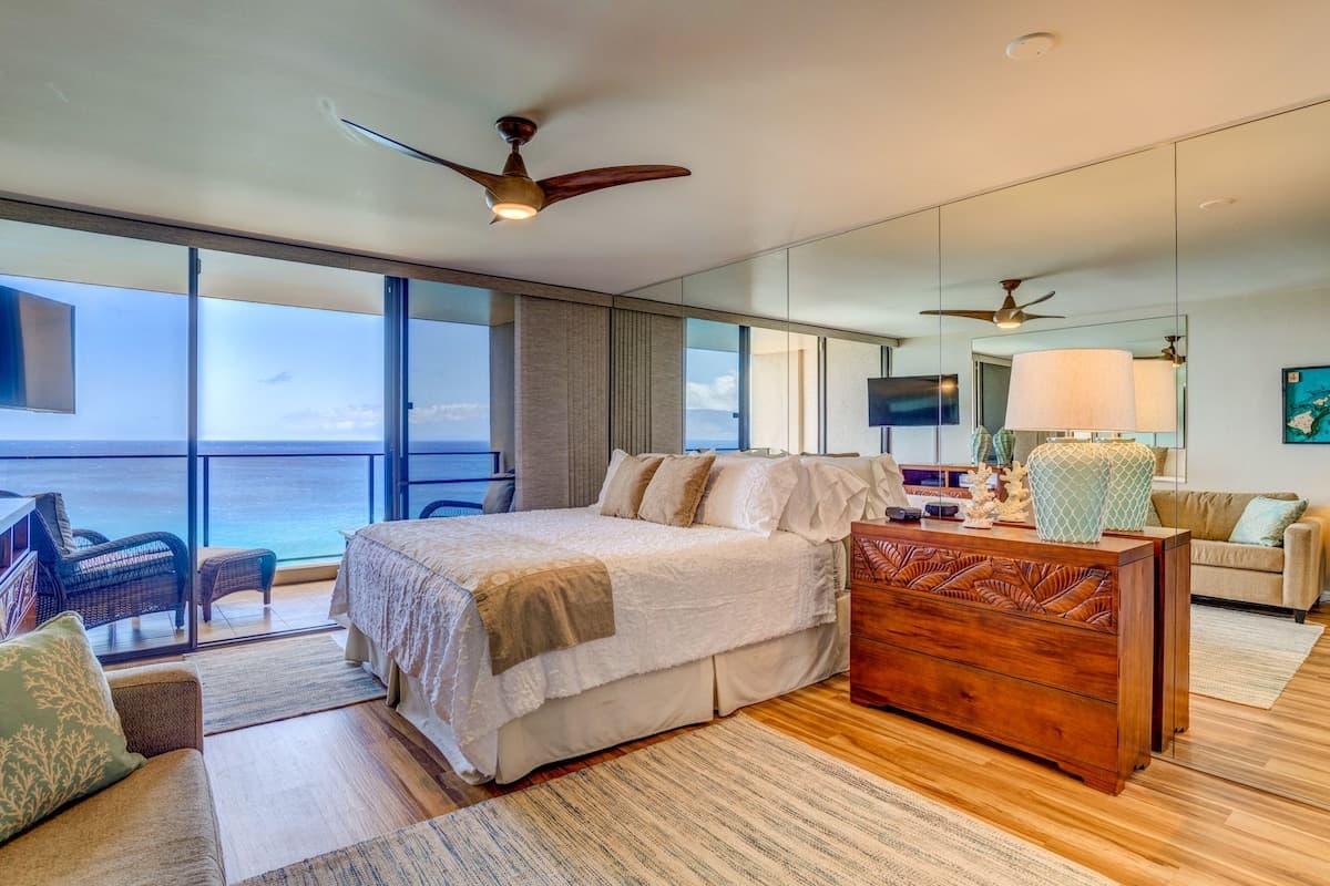 Condo in Lahaina · ★4.98 · Studio · 2 beds · 1 bath - Photo 1