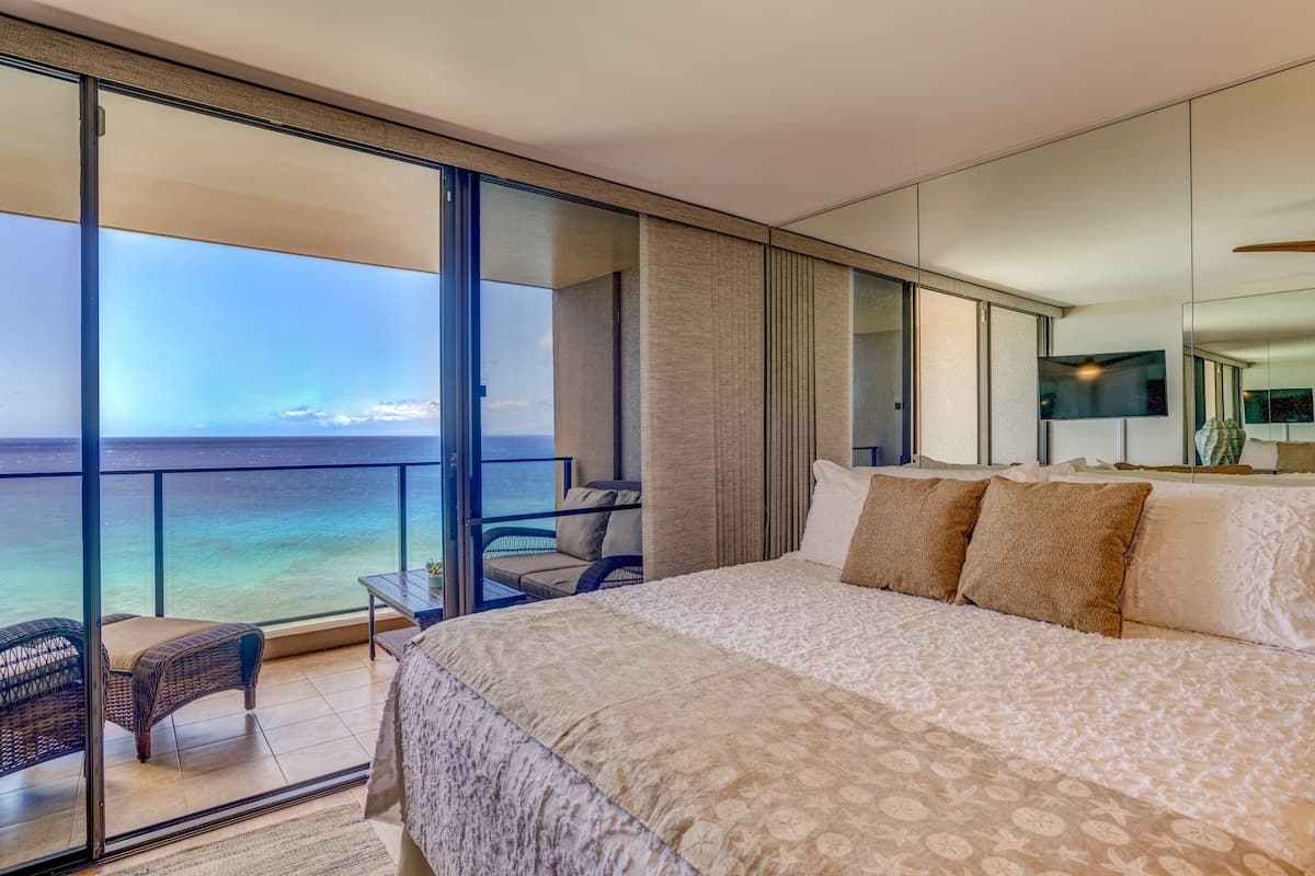Condo in Lahaina · ★4.98 · Studio · 2 beds · 1 bath - Photo 2