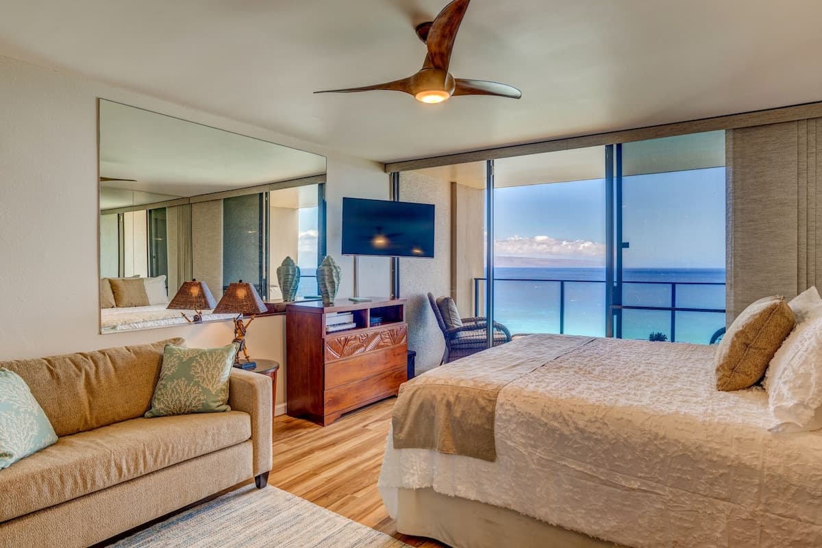 Condo in Lahaina · ★4.98 · Studio · 2 beds · 1 bath - Photo 5