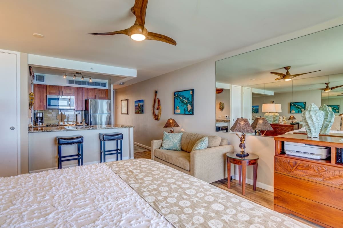 Condo in Lahaina · ★4.98 · Studio · 2 beds · 1 bath - Photo 4