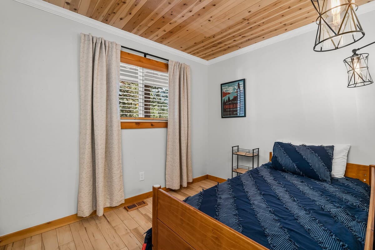 Chalet in Incline Village · ★4.94 · 3 bedrooms · 4 beds · 2 private baths - Photo 4