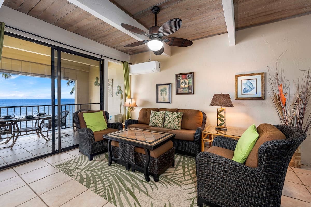 Condo in Kailua-Kona · ★4.96 · 2 bedrooms · 2 beds · 2 baths - Photo 5