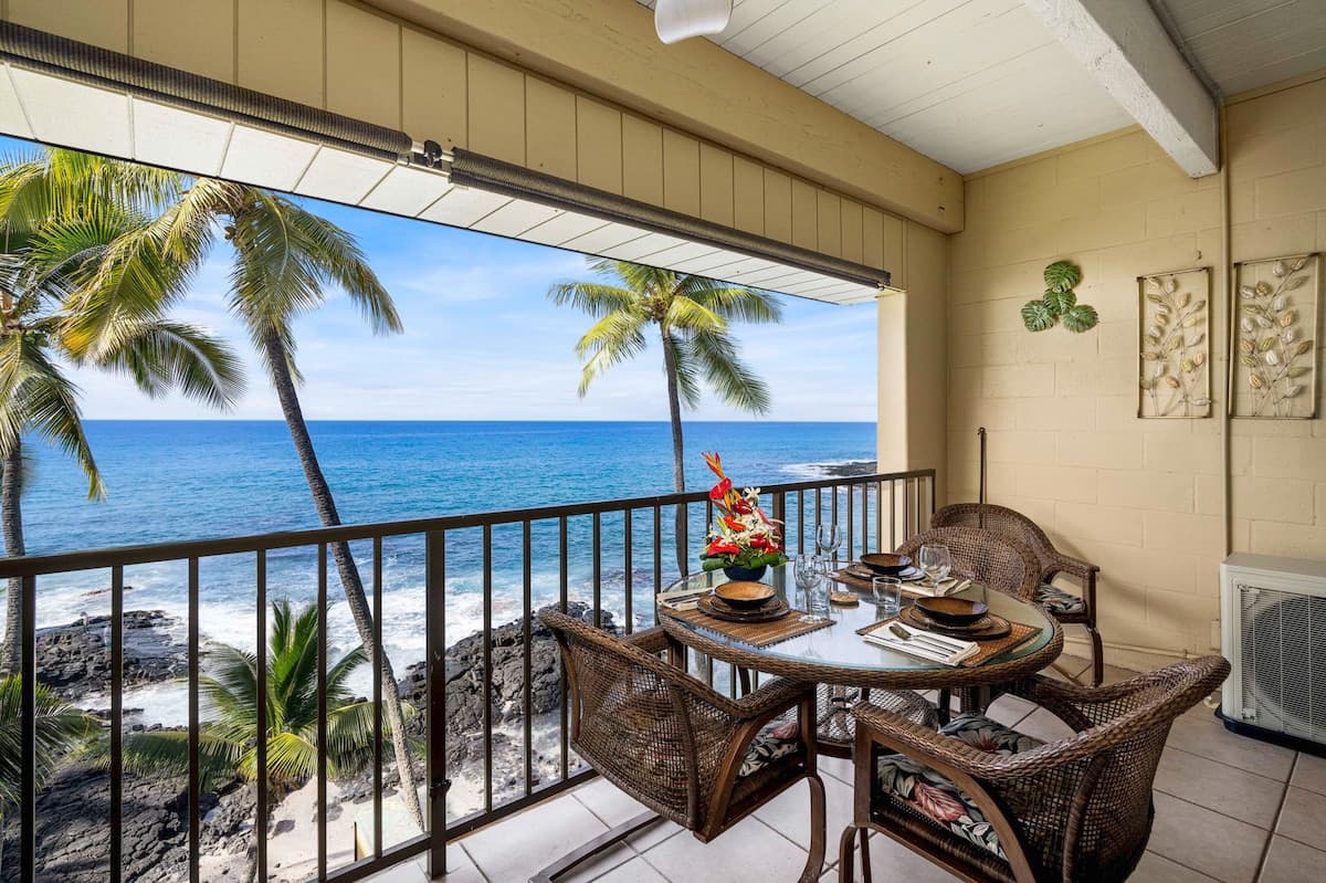 Condo in Kailua-Kona · ★4.96 · 2 bedrooms · 2 beds · 2 baths - Photo 2