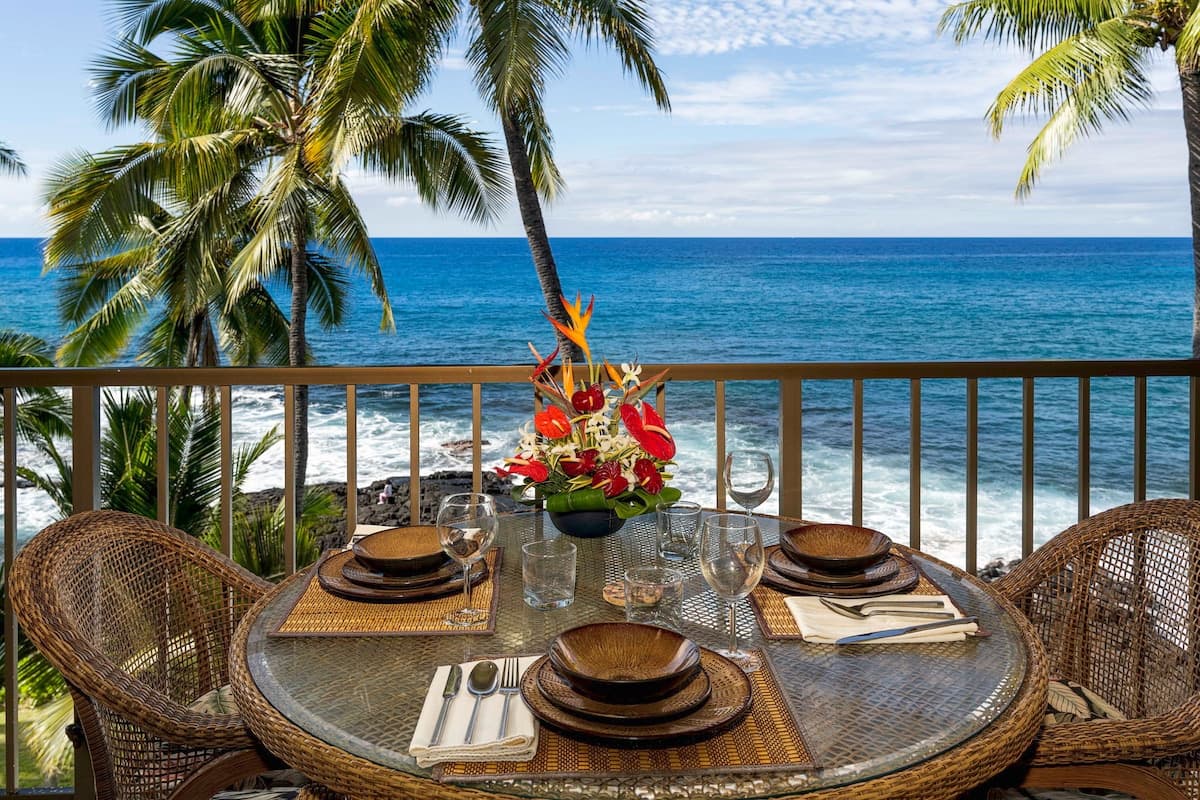 Condo in Kailua-Kona · ★4.96 · 2 bedrooms · 2 beds · 2 baths - Photo 1