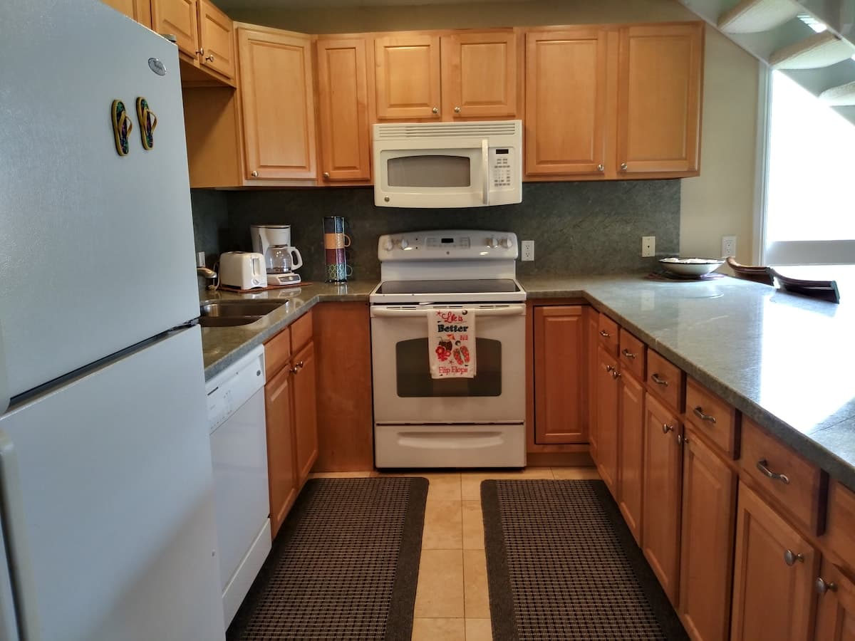 Condo in Kahuku · ★4.96 · 2 bedrooms · 3 beds · 1 private bath - Photo 2