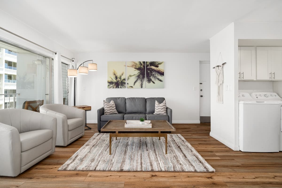 Condo in Honolulu · ★4.83 · 2 bedrooms · 3 beds · 2 private baths - Photo 5