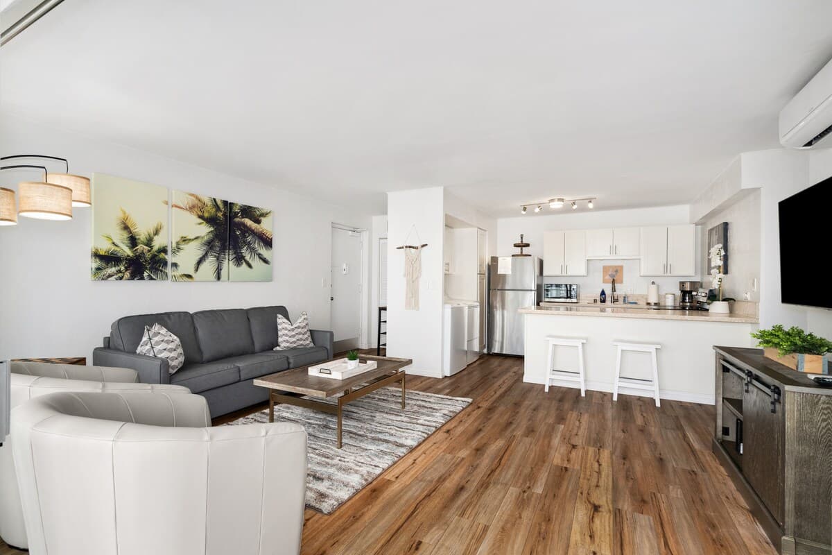 Condo in Honolulu · ★4.83 · 2 bedrooms · 3 beds · 2 private baths - Photo 3