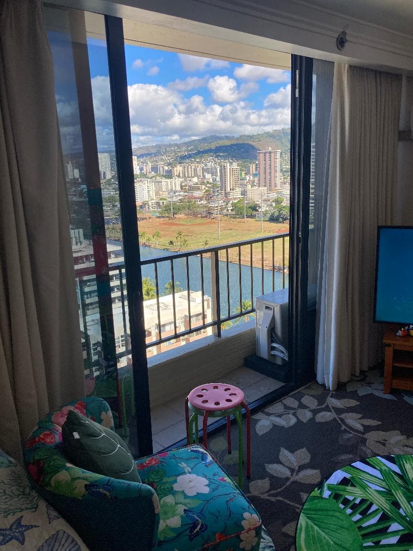Resort in Honolulu · ★4.73 · Studio · 3 beds · 1 private bath - Photo 5