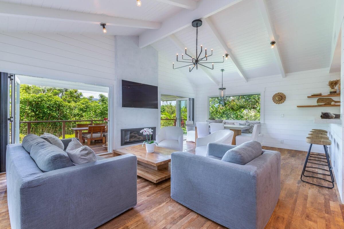 Home in Princeville · ★4.98 · 3 bedrooms · 4 beds · 3 baths - Photo 3