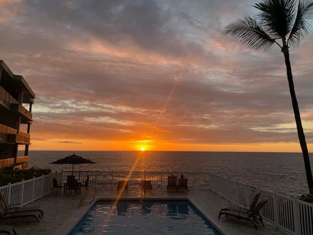 Condo in Kailua-Kona · ★4.82 · 1 bedroom · 3 beds · 1 bath - Photo 1