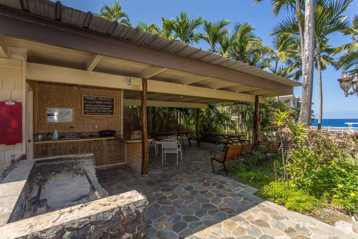 Condo in Kailua-Kona · ★4.82 · 1 bedroom · 3 beds · 1 bath - Photo 5