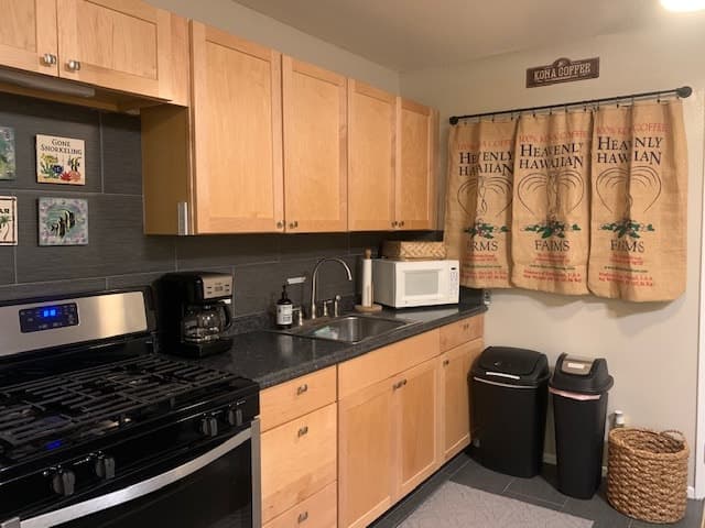 Condo in Kailua-Kona · ★4.82 · 1 bedroom · 3 beds · 1 bath - Photo 2